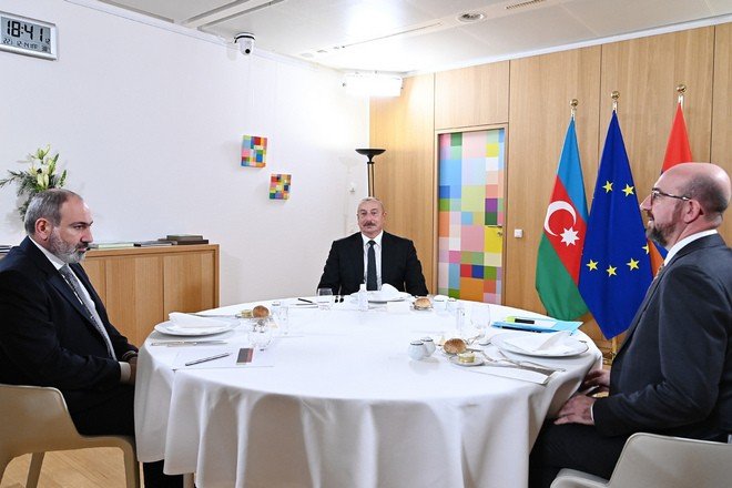 Алиев назвал эффективными переговоры с Пашиняном в Брюсселе 