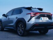 Новая Toyota bZ4x 2022 года: опубликованы комплектации и цены