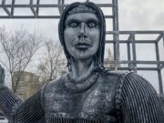 В Костроме Снегурочка пугает детей