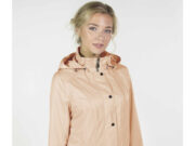 Женские ветровки: советы по выбору и созданию образов с ними