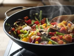 Овощи с соевым соусом и имбирем на сковороде по быстрому рецепту