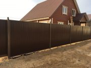 Строительство забора для загородного участка: особенности