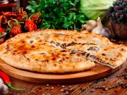 Посиделки с друзьями: чем их угостить? Почему стоит заказать осетинские пироги с доставкой на дом