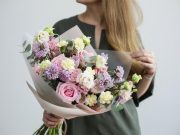 Как поздравить любимую с годовщиной на расстоянии? Заказать доставку цветов! Какой букет выбрать?