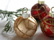 Елочные украшения: виды, описание и особенности выбора