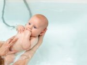 Что такое грудничковое плавание и чем оно полезно? Начинайте занятия с рождения