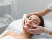 Как стать косметологом: шаги к успешной карьере в косметологии