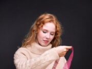 Как выбрать и заказать букет из роз с доставкой на дом: советы и рекомендации