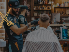 Почему стрижка в барбершопе держится дольше