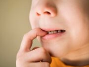 Молочные зубы: когда выпадают у детей