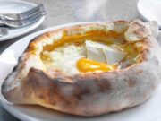 Хачапури из слоеного теста с сыром рецепт в духовке по аджарски