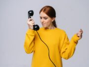 Почему в кнопочных телефонах плохая слышимость собеседника