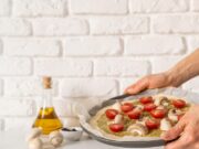 Шампиньоны в духовке целиком с майонезом и чесноком