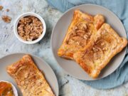 Слойки с повидлом из слоеного дрожжевого теста