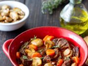 Лагман из свинины с картошкой в кастрюле