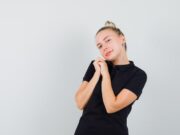 Примета чешется локоть левой руки у женщин