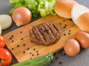 Гамбургер в домашних условиях: пошаговый рецепт с котлетой