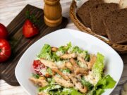 Капустный салат с куриной грудкой