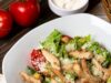 Цезарь с курицей: салат на любой вкус
