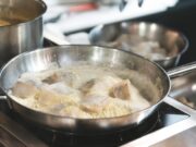 Жарка карася целиком в муке на сковороде