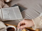 Простой рецепт хвороста на кефире на сковороде