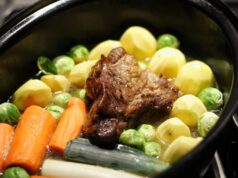 Говядина в горшочке с картофелем и овощами в духовке