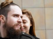 Поцелуй в лоб от мужчины: значение и символизм