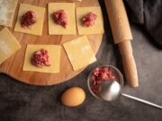 Пошаговый рецепт фарша для домашних пельменей из свинины