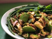 Салат из куриной грудки и стручковой фасоли