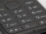 Как использовать знак больше и меньше на клавиатуре телефона