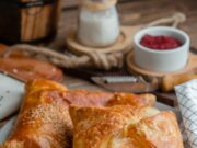 Рецепт треугольной самсы из слоеного теста с фаршем в духовке