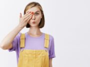 Как ответить на удар вилкой в глаз или в челюсть