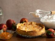 Шарлотка с яблоками: рецепт с пошаговыми инструкциями