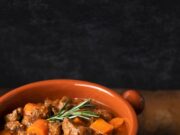 Гуляш из говядины в горшочке в духовке