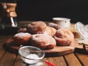 Классический рецепт пончиков на дрожжах и молоке