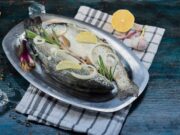 Запечённая щука в фольге в духовке: рецепт целиком