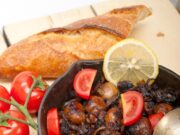 Приготовление куриных сердец с луком и морковью на сковороде