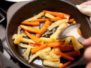 Как приготовить тушеную капусту с картошкой на сковороде