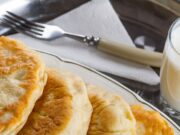 Пошаговый рецепт дрожжевых пирожков на сковороде