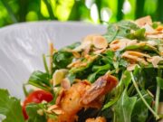 Цезарь салат с креветками и сухариками: рецепт