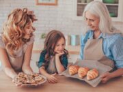 Твои родители пекари? Откуда булочка?