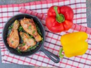 Куриные крылья в медово-соевом соусе на сковороде