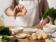 Тефтели из фарша с рисом в духовке с подливкой