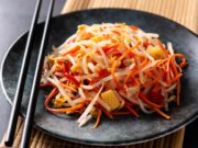 Корейский салат с морковью и курицей