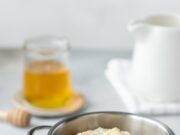 Пшенная каша на молоке в кастрюле