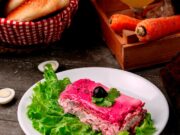 Огурцы с красной рыбой и творожным сыром