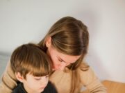 Заголовок: «Записка учителю: ребенок отсутствует из-за плохого самочувствия»