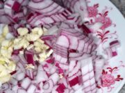 Салат из свеклы с чесноком и майонезом