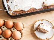 Классический торт «Кучерявый пинчер» с сметанным кремом