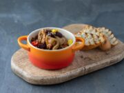 Куриная печень с луком, морковью и томатной пастой